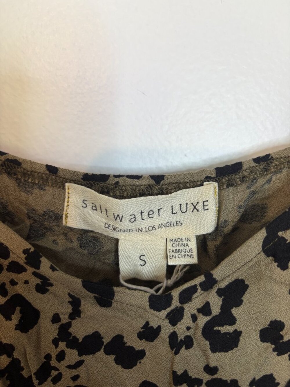 Saltwater Luxe Leopard Crop Top With Puffed Sleeves (NWT) - Picture 3 of 5